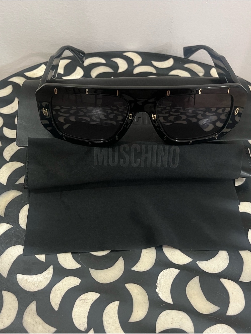 Moschino Black Sunglasses with Gold Lettering - Picture 2 of 4